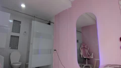 Snapshot of emily_sweett12 chatting on February 25, 12:49 pm Emily online show from February 25, 12:49 pm