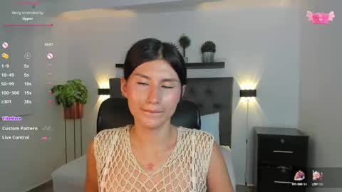 Snapshot of emily_villamil_ chatting on January 13, 10:56 pm Emi online show from January 13, 10:56 pm