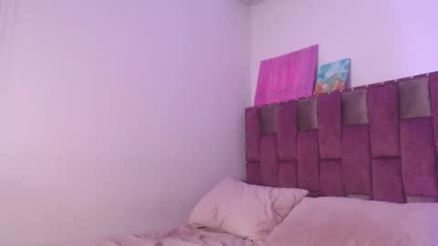 emily_w2 online show from September 17, 3:43 am