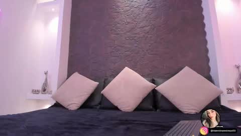 emilyallen_1 online show from November 20, 4:00 am