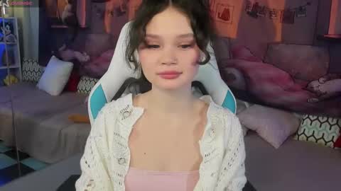 Emilyhaves online show from November 8, 6:00 pm