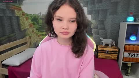 Emilyhaves online show from October 13, 6:21 pm