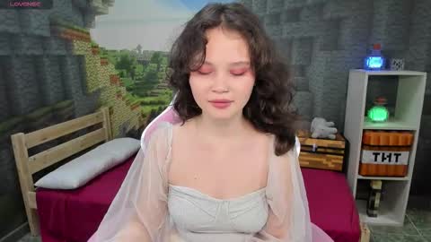 Emilyhaves online show from September 18, 8:57 pm