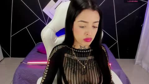 Snapshot of emilydaft chatting on January 7, 9:14 pm fari online show from January 7, 9:14 pm