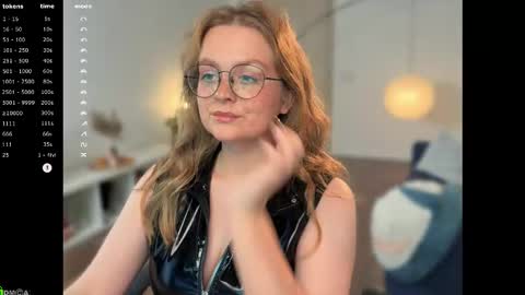 Snapshot of emilyforelsket chatting on October 12, 1:04 pm Emily online show from October 12, 1:04 pm
