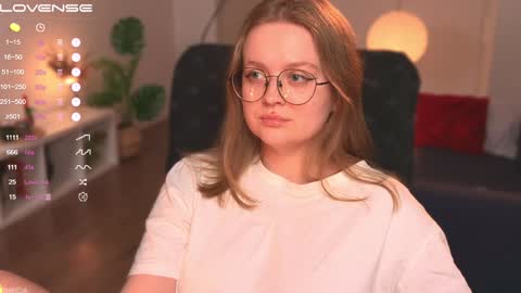 Snapshot of emilyforelsket chatting on February 8, 6:11 pm Emily online show from February 8, 6:11 pm