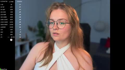 Snapshot of emilyforelsket chatting on October 2, 1:10 pm Emily online show from October 2, 1:10 pm