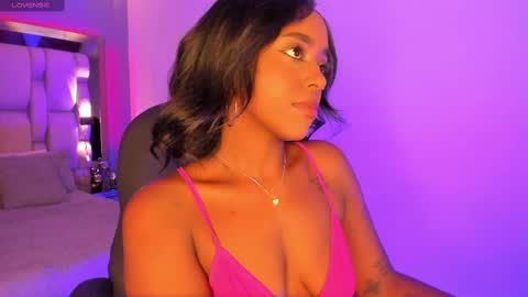 Snapshot of emilyhaan_ chatting on February 24, 7:30 pm Emily online show from February 24, 7:30 pm
