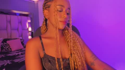 Snapshot of emilyhaan_ chatting on January 27, 7:56 pm Emily online show from January 27, 7:56 pm