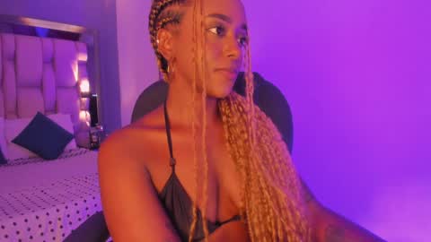 Snapshot of emilyhaan_ chatting on January 30, 8:10 pm Emily online show from January 30, 8:10 pm