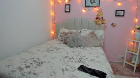 Snapshot of emilyharrix chatting on October 18, 10:47 pm Emily online show from October 18, 10:47 pm