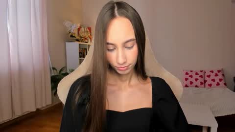 Snapshot of emilyhoston chatting on October 2, 11:42 am Alina online show from October 2, 11:42 am
