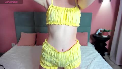 emilymagnificent online show from March 13, 1:53 am