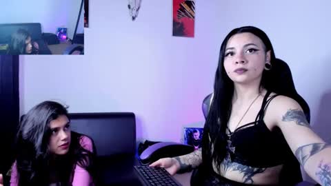 Snapshot of emilyrymer chatting on September 18, 10:36 pm Emily Support me to have 100 likes plx online show from September 18, 10:36 pm