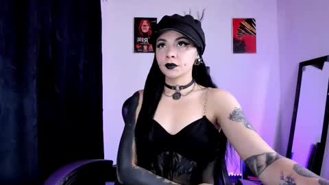 Snapshot of emilyrymer chatting on September 28, 9:57 pm Emily Support me to have 100 likes plx online show from September 28, 9:57 pm