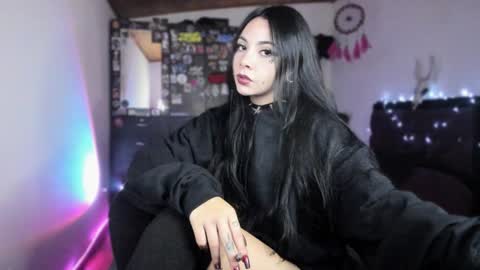 Snapshot of emilyrymer chatting on January 26, 12:05 am Emily Support me to have 100 likes plx online show from January 26, 12:05 am