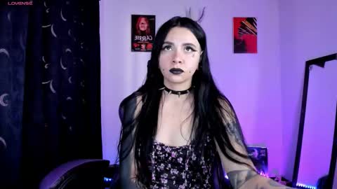 Snapshot of emilyrymer chatting on September 15, 8:43 pm Emily Support me to have 100 likes plx online show from September 15, 8:43 pm