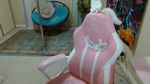Snapshot of emilyshaze chatting on February 8, 7:37 am emily haze online show from February 8, 7:37 am