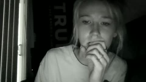 emilywarren296 online show from October 25, 1:22 pm