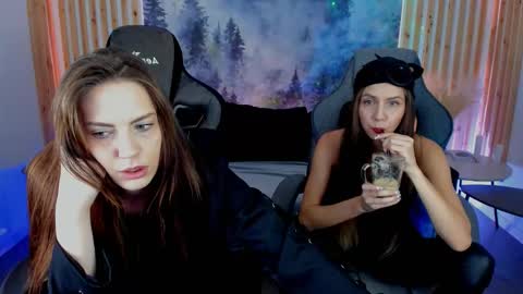 Snapshot of emilywiled chatting on October 24, 11:33 am Emily online show from October 24, 11:33 am