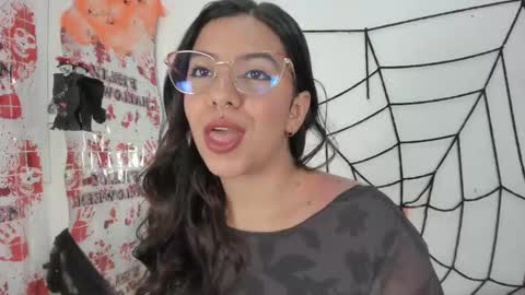 Snapshot of emilyy_cooperr chatting on October 15, 12:17 pm emilyy_cooperr online show from October 15, 12:17 pm