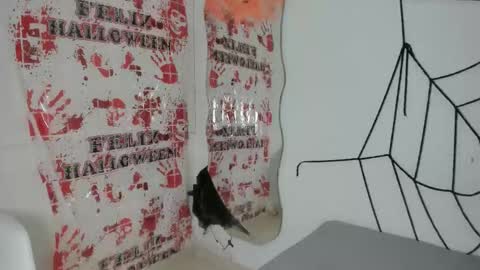 Snapshot of emilyy_cooperr chatting on October 17, 12:42 pm emilyy_cooperr online show from October 17, 12:42 pm