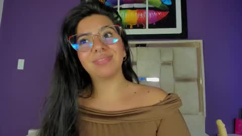 emilyy_cooperr online show from February 28, 3:05 pm