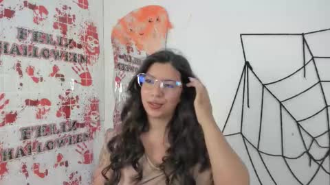 Snapshot of emilyy_cooperr chatting on October 20, 11:59 am emilyy_cooperr online show from October 20, 11:59 am