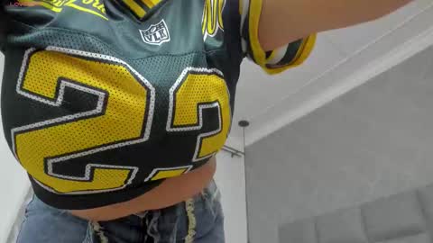 emilyy_r online show from February 23, 7:05 pm