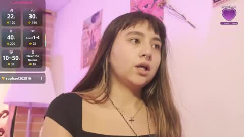 Snapshot of emitaa17228 chatting on October 28, 8:32 pm emma online show from October 28, 8:32 pm