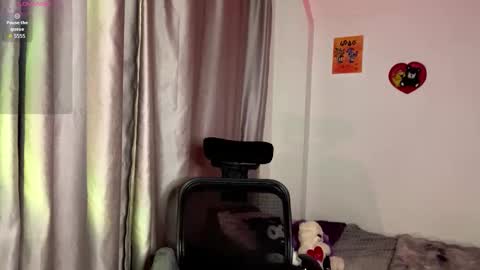 Snapshot of emma__bell_ chatting on September 29, 11:15 pm Emma Is here online show from September 29, 11:15 pm
