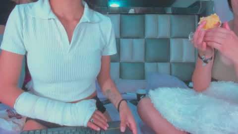 emma__js_ online show from November 11, 2:19 pm