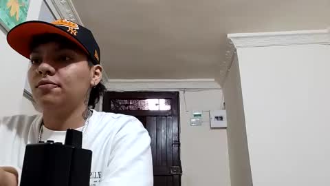 emma_and_thom online show from February 16, 9:46 pm