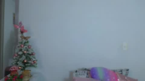 Snapshot of emma_blue_ chatting on December 19, 12:34 am Emma Blue modelo independiente online show from December 19, 12:34 am