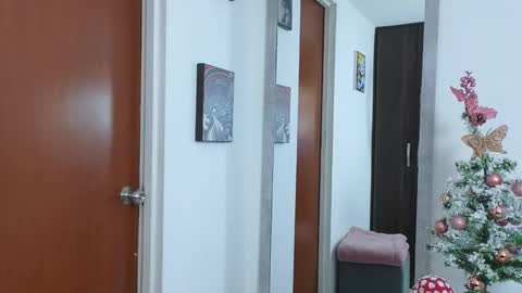 Snapshot of emma_blue_ chatting on December 1, 10:45 pm Emma Blue modelo independiente online show from December 1, 10:45 pm