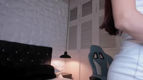 emma_dl2 online show from March 9, 5:28 pm