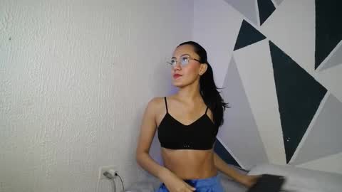 Emma Glow online show from February 19, 4:44 am