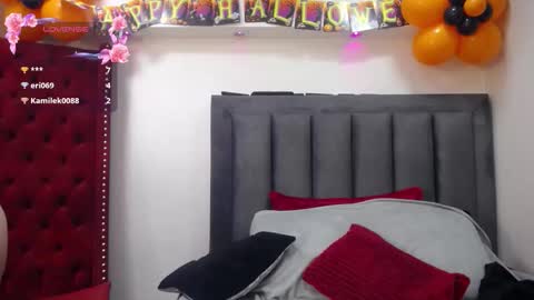 Snapshot of emma_jhomson chatting on October 9, 9:20 pm Emma 3 online show from October 9, 9:20 pm