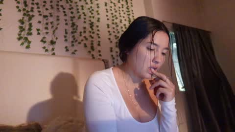 emma_johnson_ online show from October 22, 2:48 am