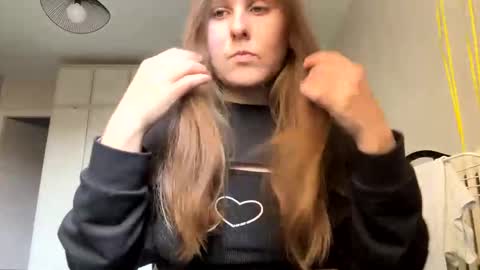 Snapshot of emma_just chatting on February 12, 1:06 pm emma_just online show from February 12, 1:06 pm