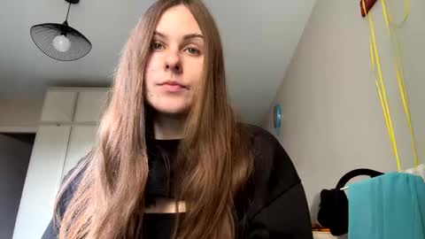Snapshot of emma_just chatting on February 15, 12:43 pm emma_just online show from February 15, 12:43 pm