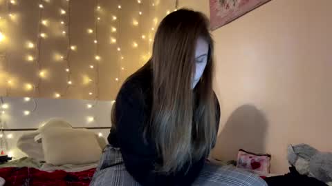 Snapshot of emma_just chatting on March 1, 4:00 pm emma_just online show from March 1, 4:00 pm