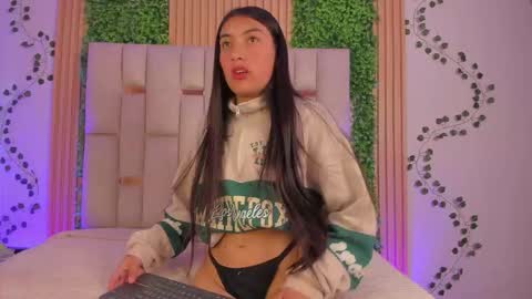 Emma online show from February 4, 7:07 pm