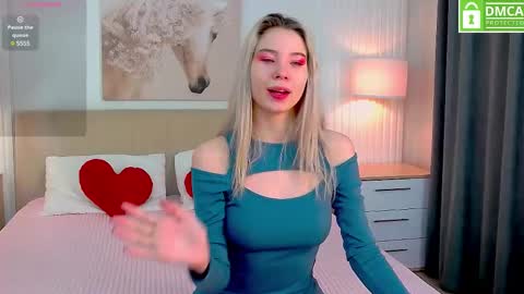 Snapshot of emma_plux chatting on February 15, 4:14 am Emma online show from February 15, 4:14 am