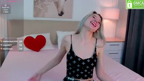 Snapshot of emma_plux chatting on February 23, 8:11 pm Emma online show from February 23, 8:11 pm
