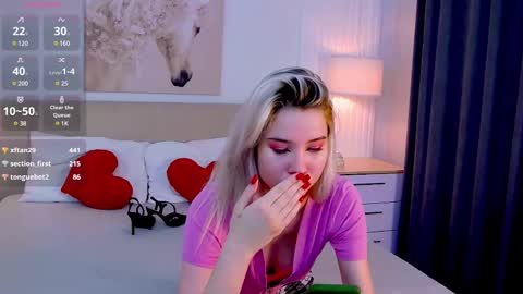 Snapshot of emma_plux chatting on March 3, 7:10 am Emma online show from March 3, 7:10 am