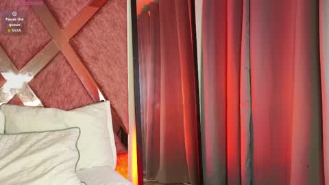 EMMA REVEES  online show from March 27, 6:08 am