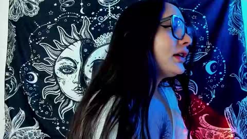 Emma online show from November 5, 9:06 pm