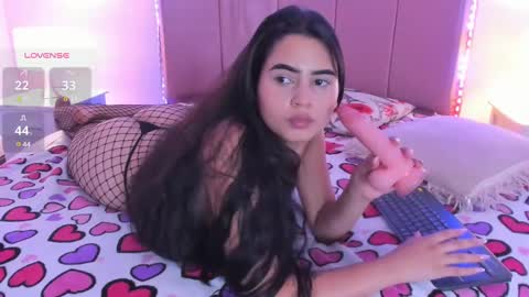 Snapshot of emma_whitee_ chatting on March 12, 6:00 pm emma_whitee_ online show from March 12, 6:00 pm