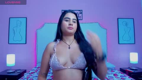 Snapshot of emma_whitee_ chatting on September 23, 1:16 pm emma_whitee_ online show from September 23, 1:16 pm